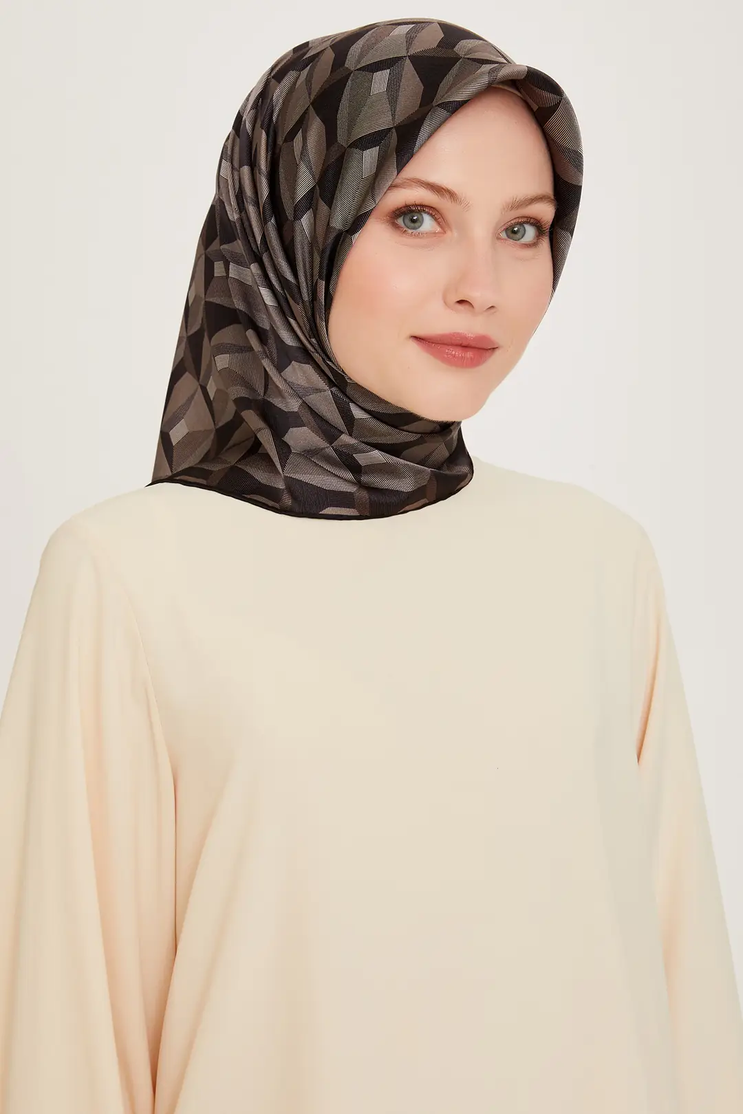 ARMİNE SURA İPEK ÖZEL ÜRETİM NOSTALJİ SERİSİ 9204 83